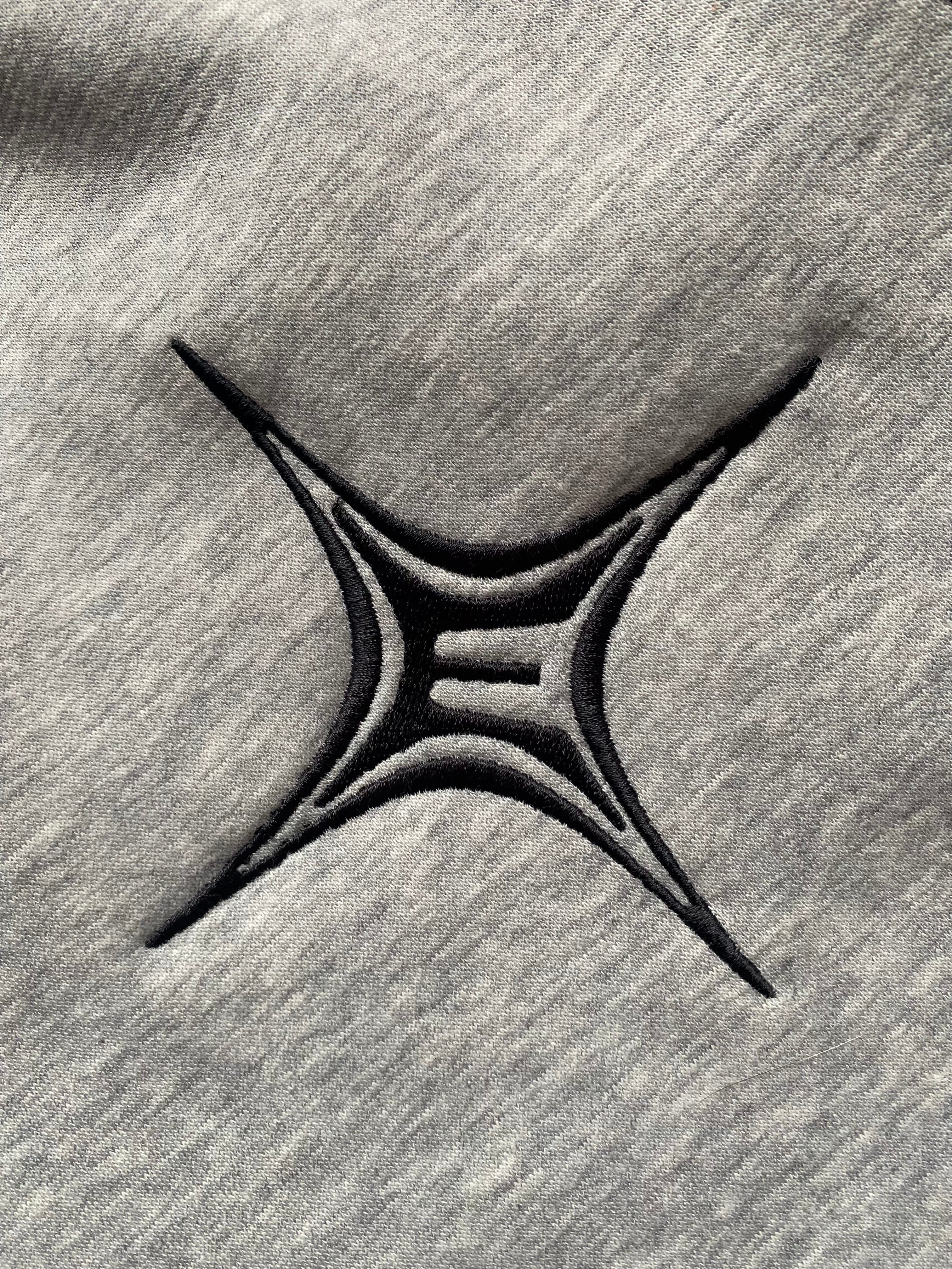sudadera gris