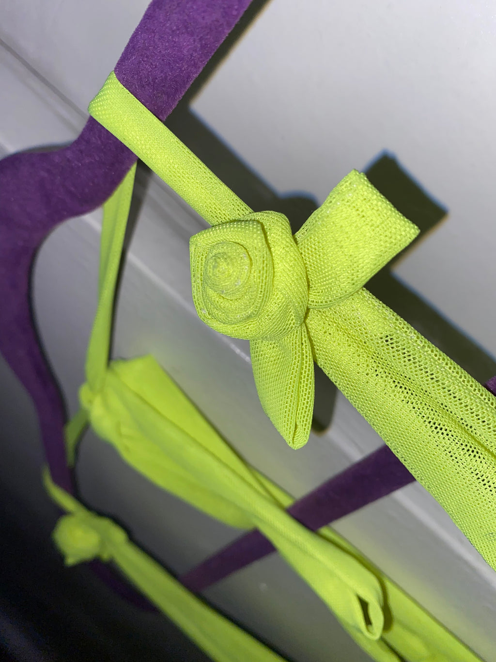vestido rositas neon