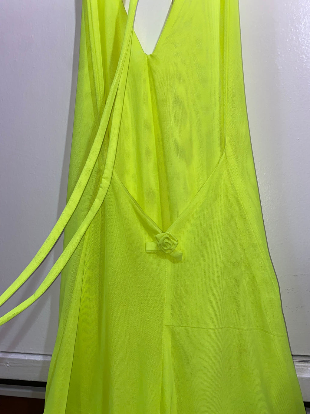 vestido rositas neon