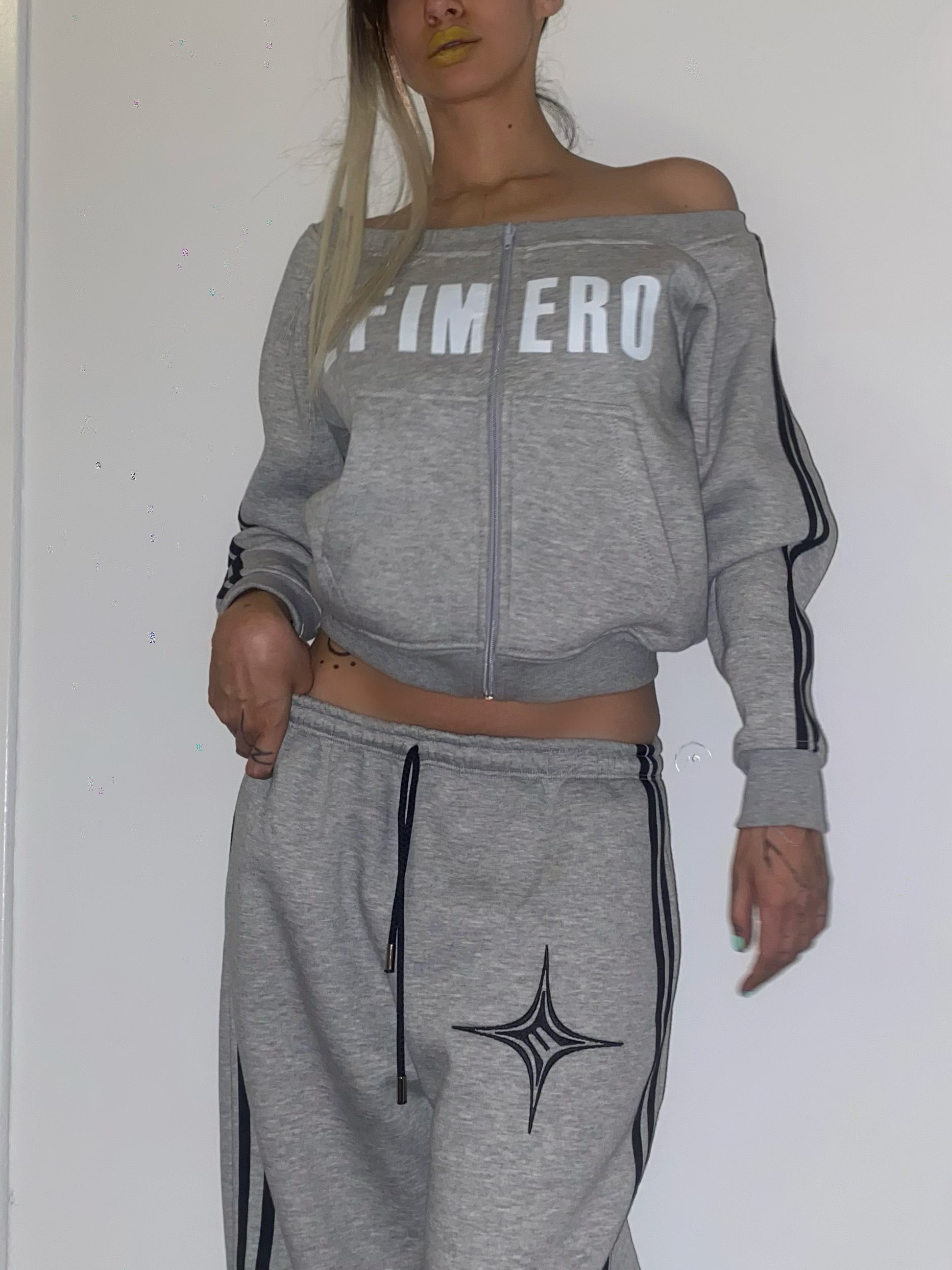 sudadera gris