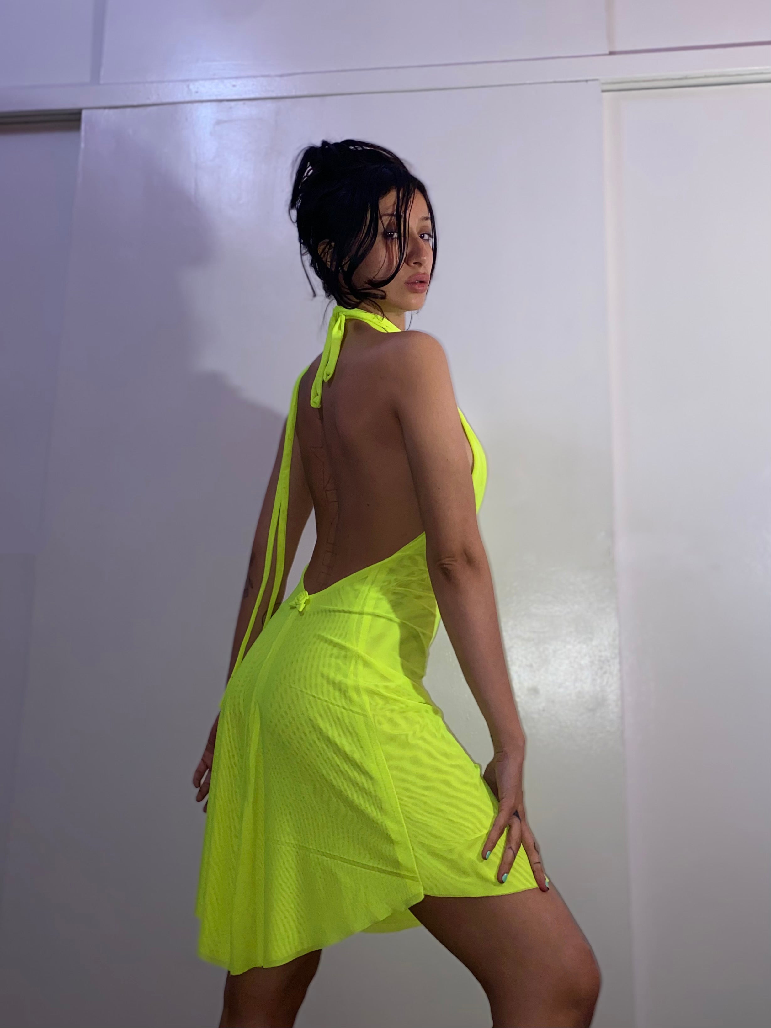 vestido rositas neon